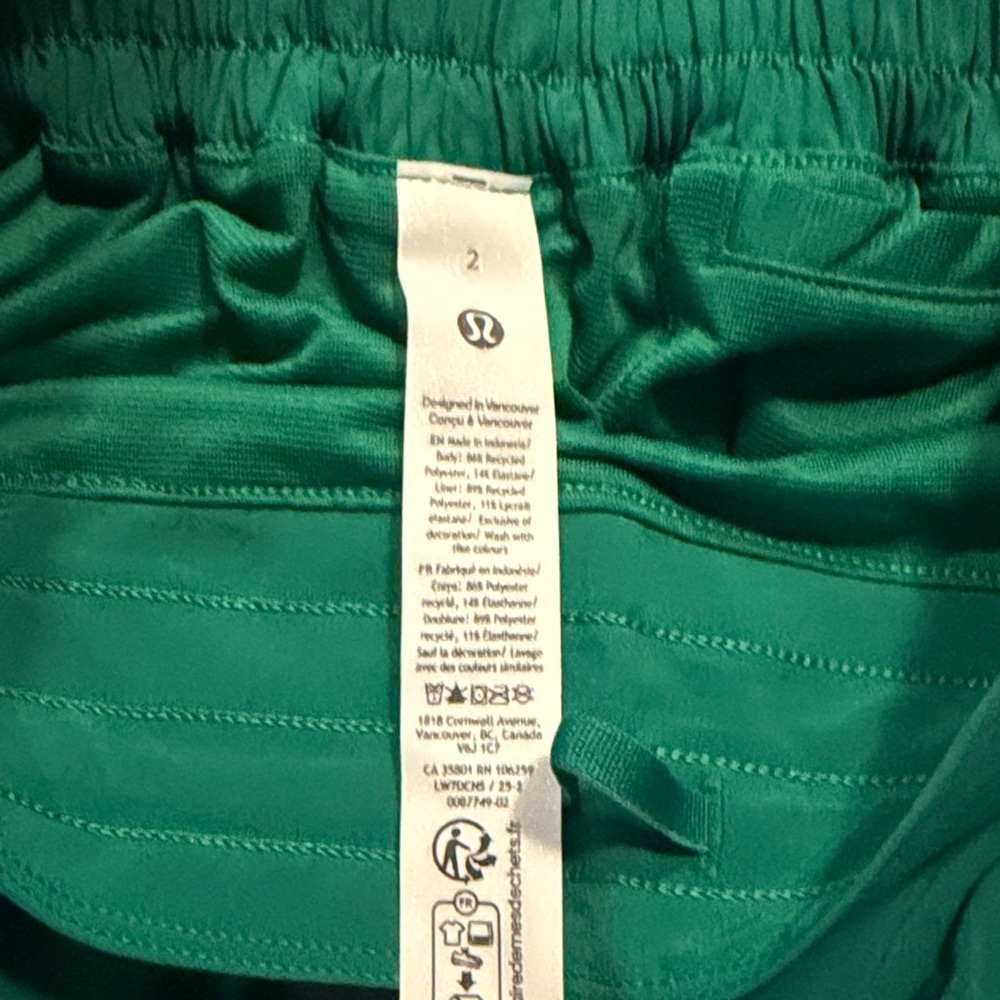 Lululemon Hottie Hot Shorts Size 2 Green NWT - Picture 10 of 10